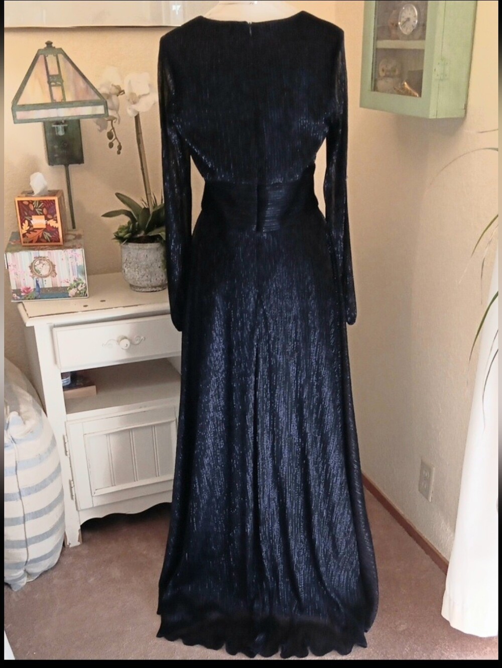Betsy And Adam Elegant Long Sleeve V-Neck Navy Evening Dress. Metallic. - Picture 11 of 12